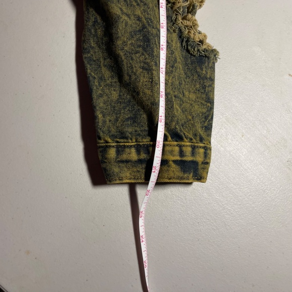 Thrill  Distress/Ripped Denim Long Sleeve Jacket. XL - Picture 8 of 8